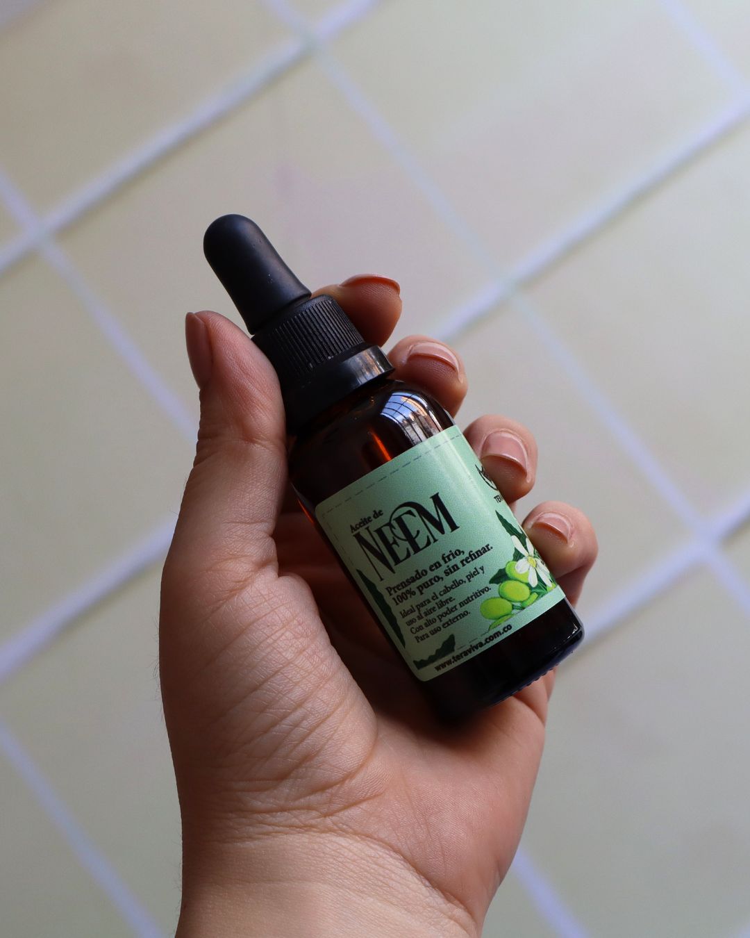 Aceite de neem para qué sirve en la piel y el cabello
