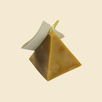 vela piramide cera natural