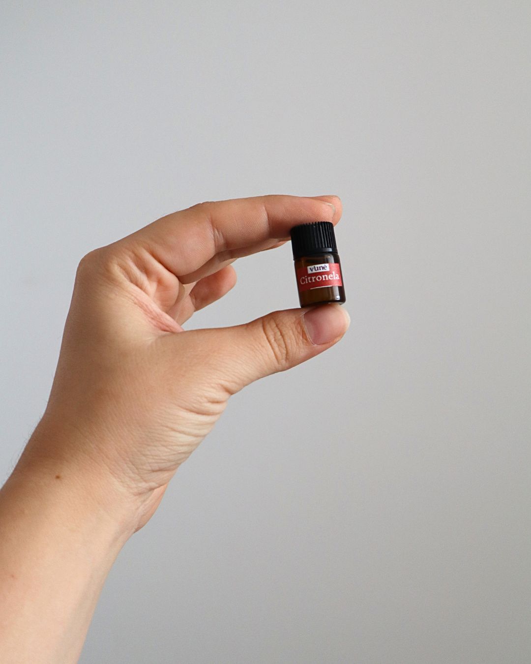 Aceite esencial de citronela Vuné mini de 2ml, el tamaño probador