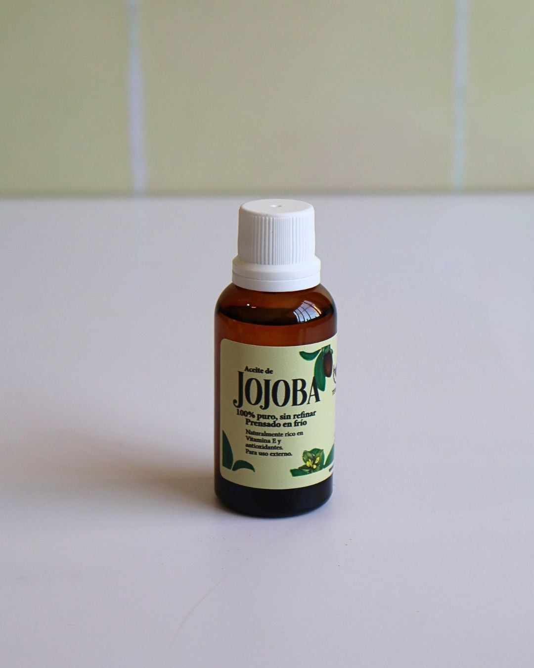 Aceite de jojoba Simmondsia chinensis puro, disponible en Colombia