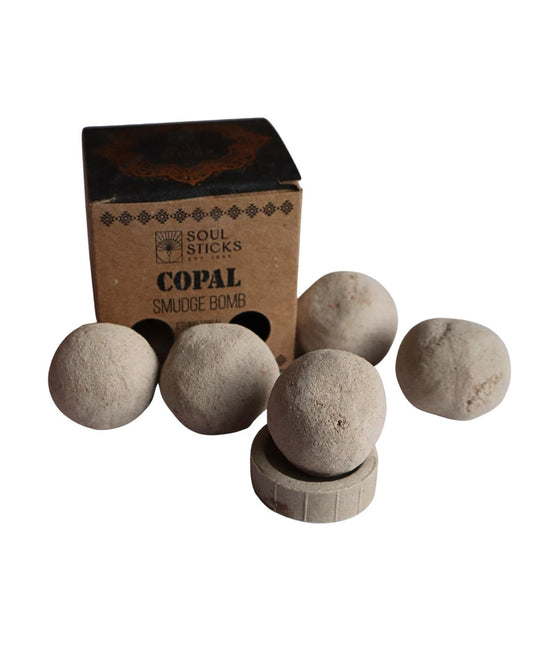 Caja con cinco bolitas de copal y disco de cerámica incluido