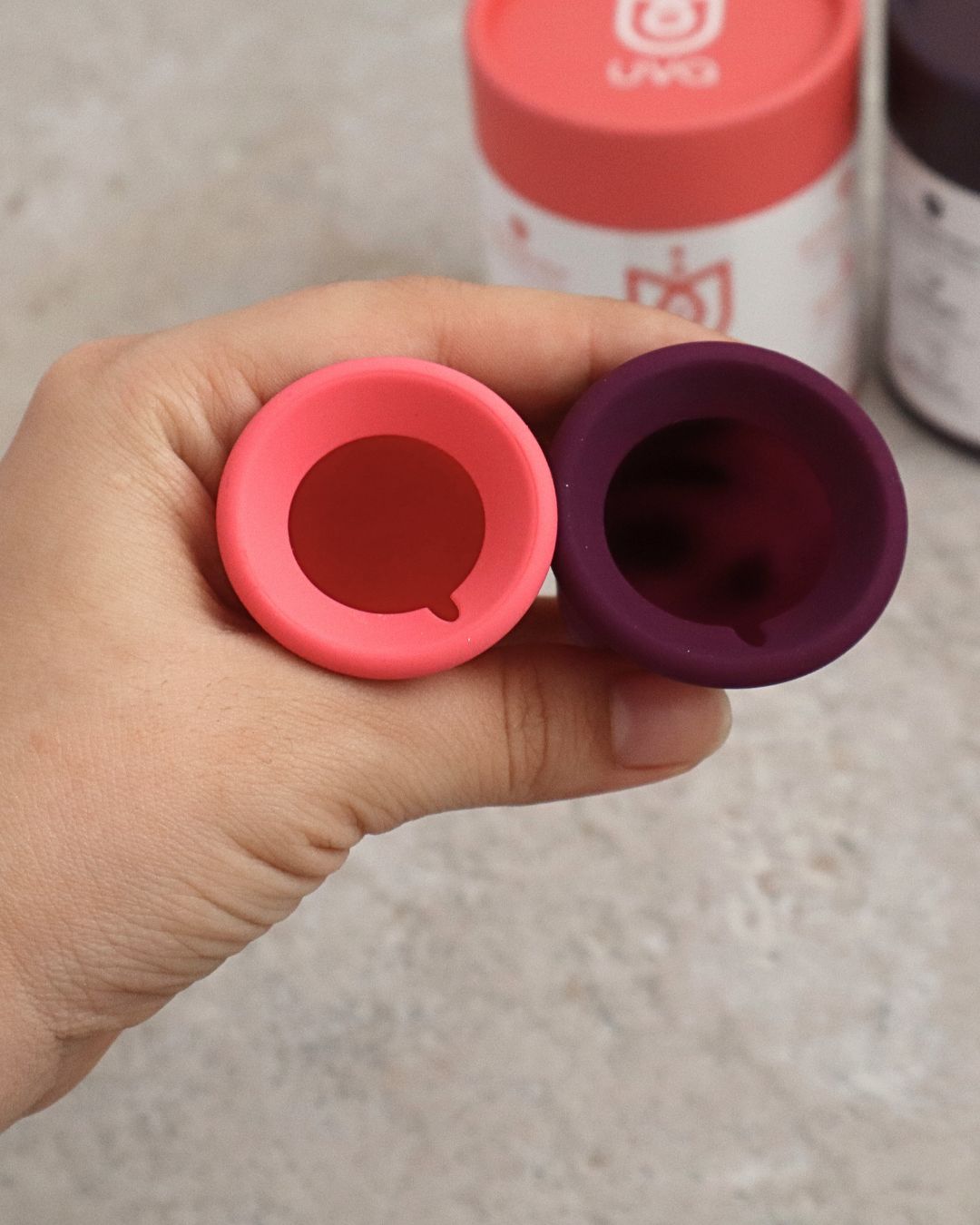 Interior de las copas menstruales talla salmón y talla uva