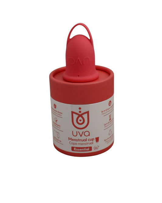 Copa menstrual talla salmón sobre su empaque original
