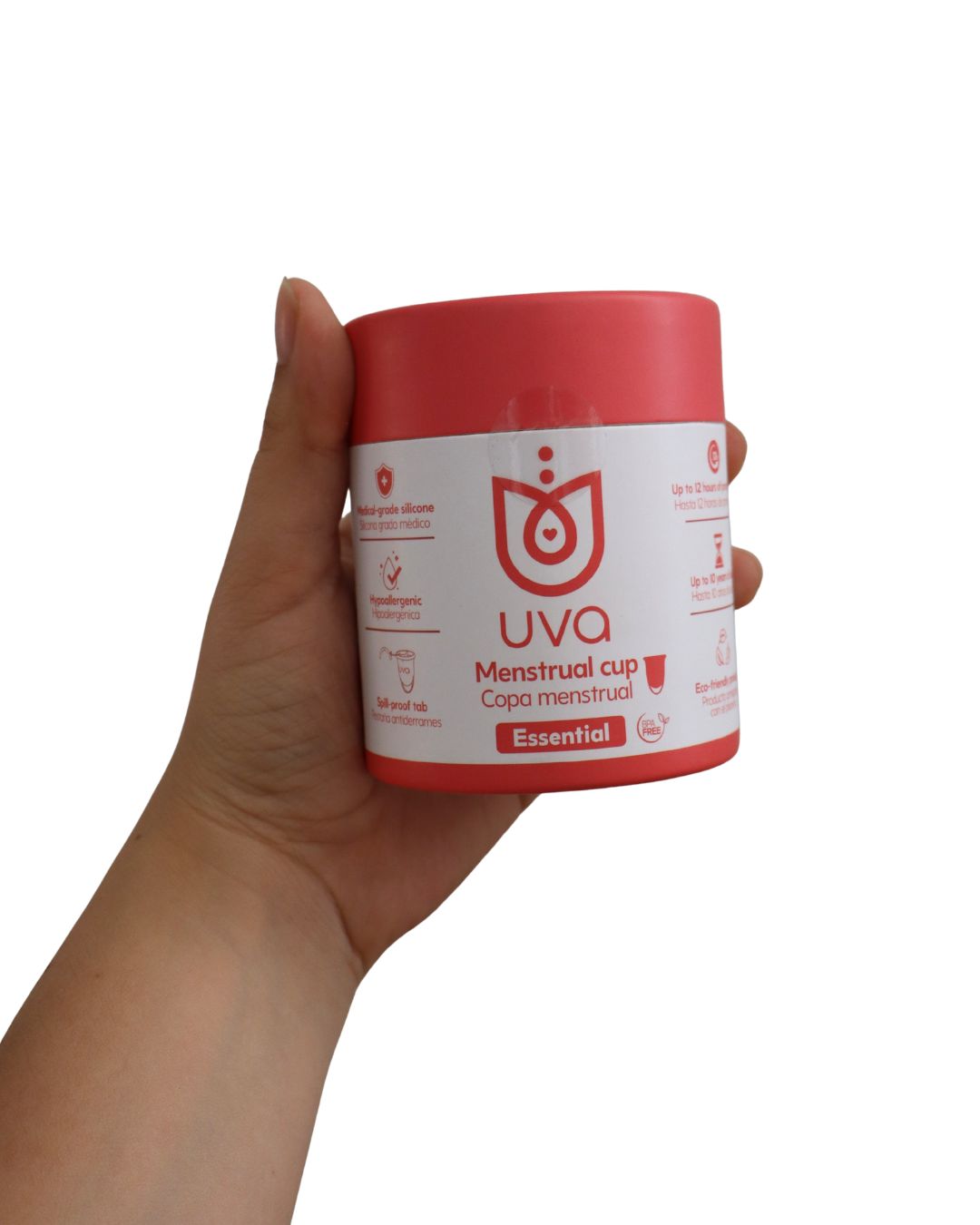 Empaque cerrado de la copa menstrual talla salmón en la mano