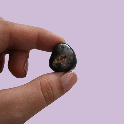 Ónix negro piedra rodada para la protección y el enfoque