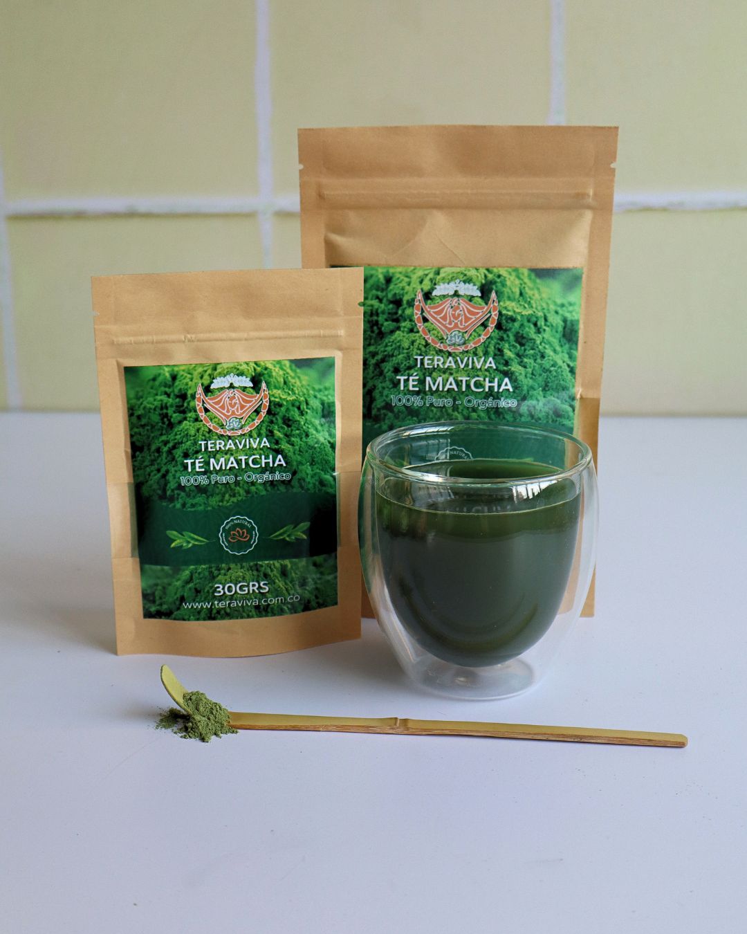 Polvo de té matcha japonés color verde intenso - Teraviva