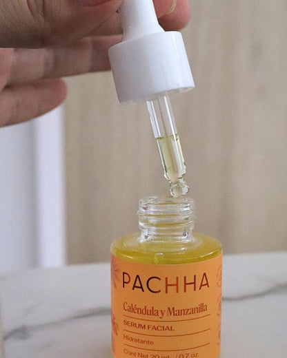 Gotero del serum facial hidratante listo para aplicar