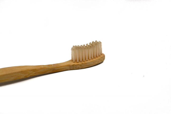 Cepillo de dientes de bambú ergonómico - Teraviva